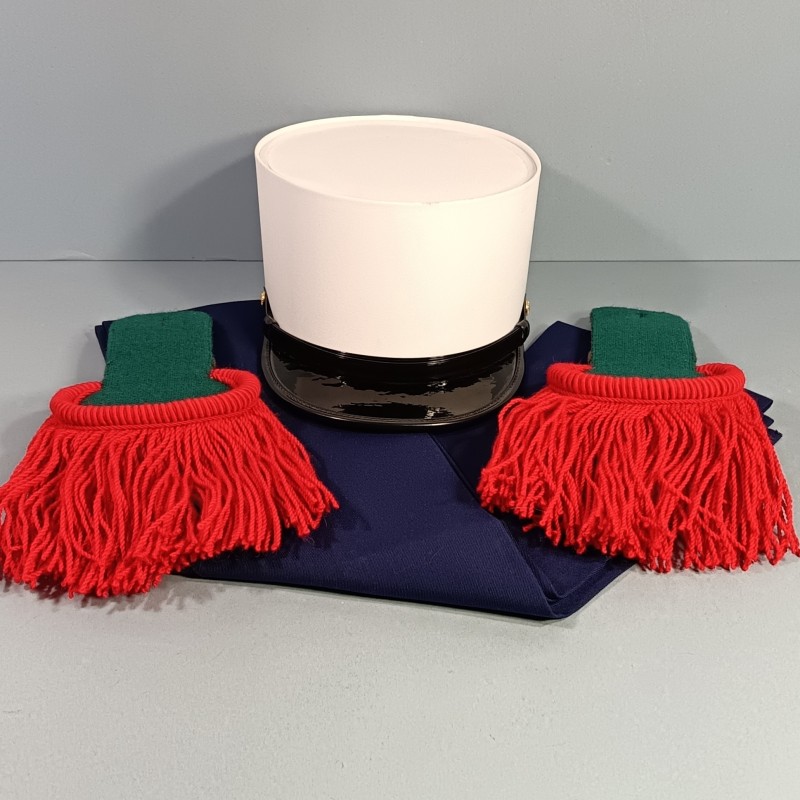 ENSEMBLE LEGIONNAIRE KEPI BLANC EPAULETTES ROUGES ET VERTES CEINTURE BLEUE LEGION ETRANGERE PARA GENIE INFANTERIE